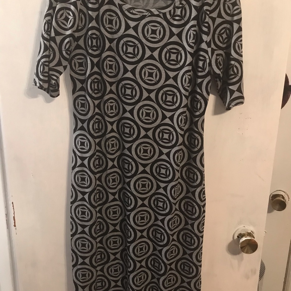 Dresses - Picture 2 of 4